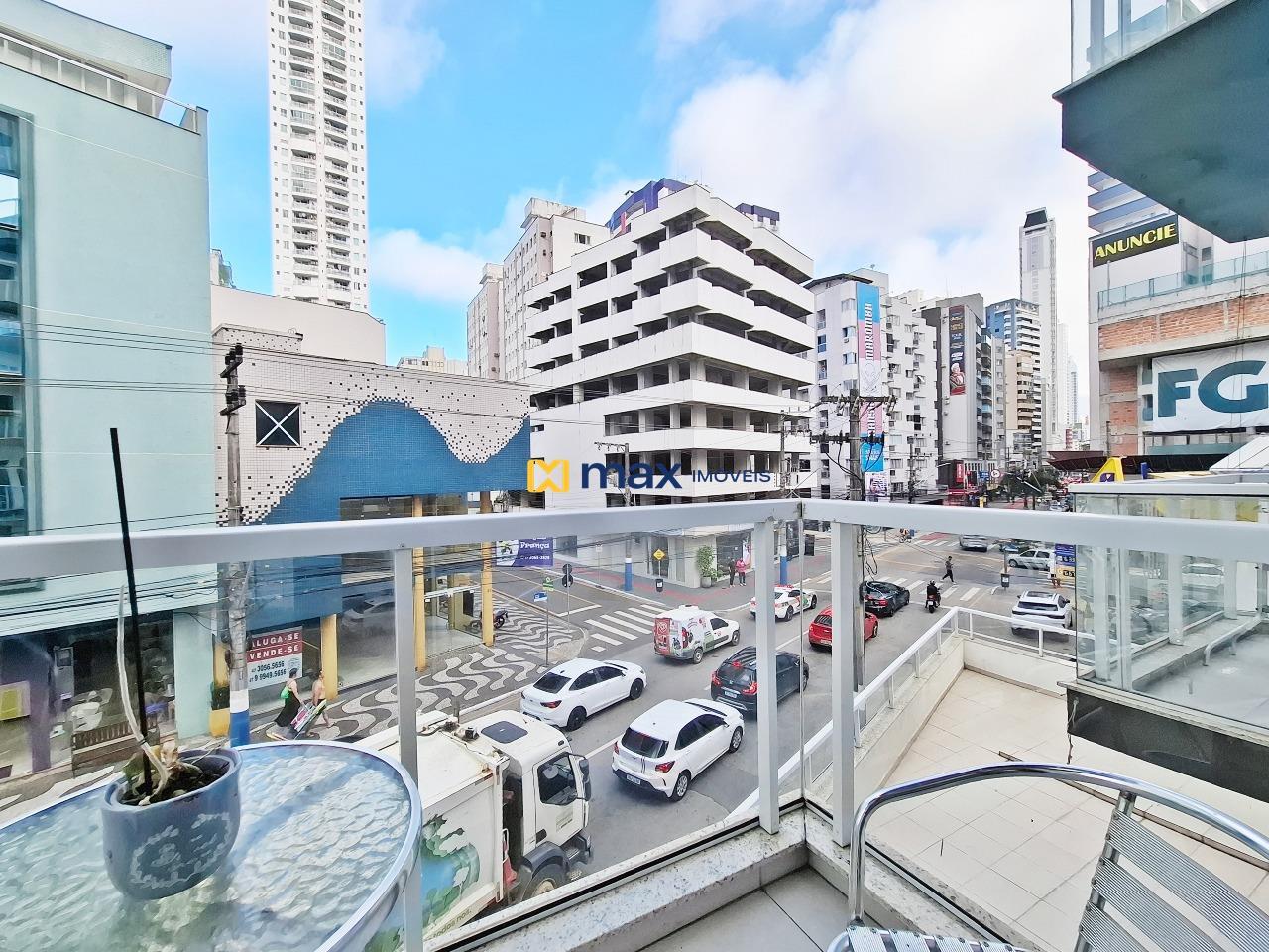 Apartamento para aluguel no Centro: Sacada Sala