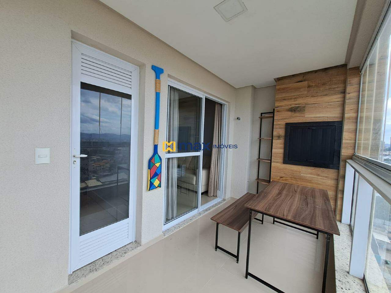 Apartamento para aluguel no São Pedro: Sacada c entrada e saida para área de serviços