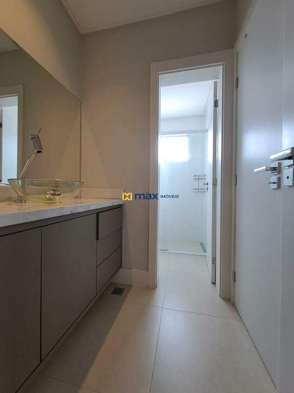 Apartamento para aluguel no São Pedro: Banheiro demi-suites