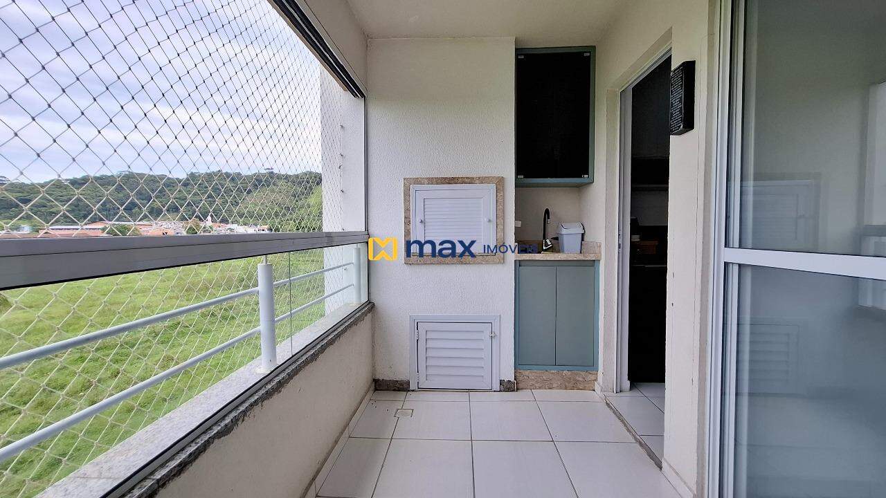 Apartamento à venda no Espinheiros: Sacada com churrasqueira