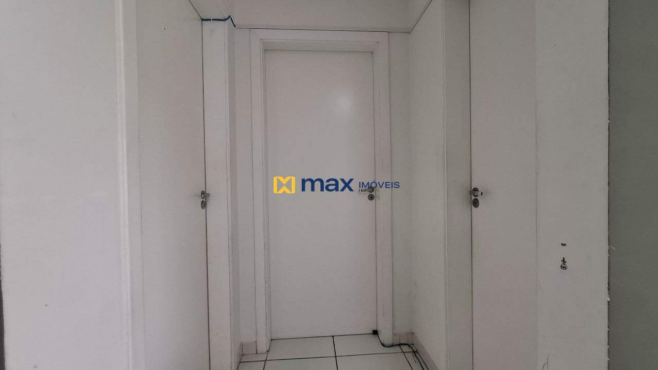 Apartamento à venda no Espinheiros: Corredor