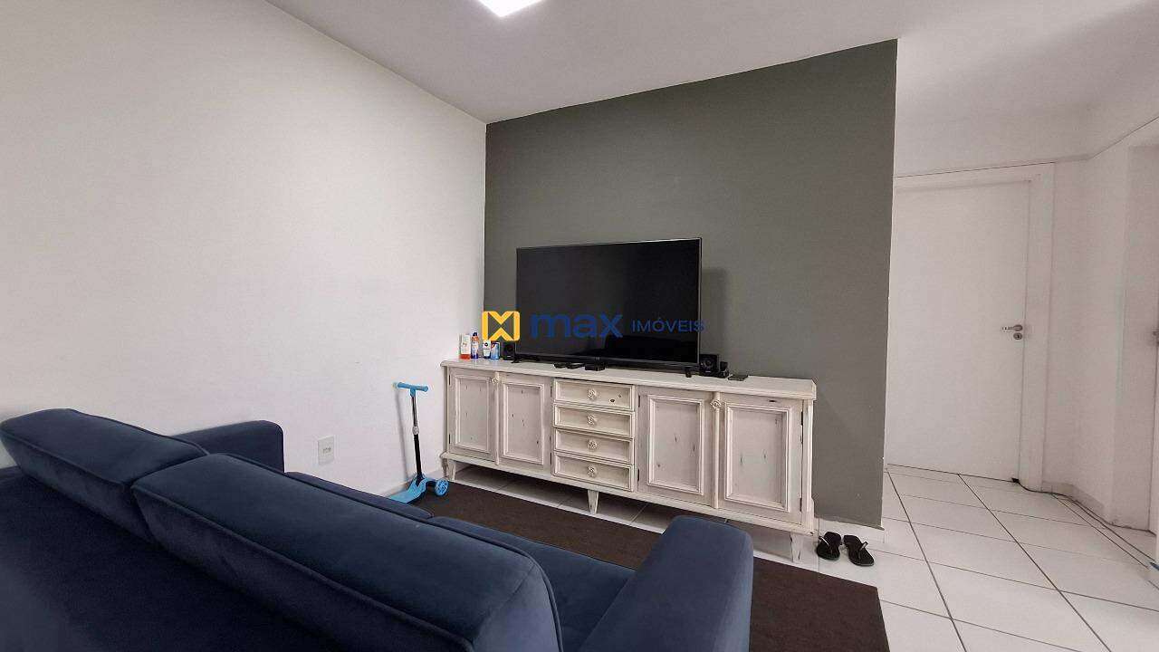 Apartamento à venda no Espinheiros: Living integrado
