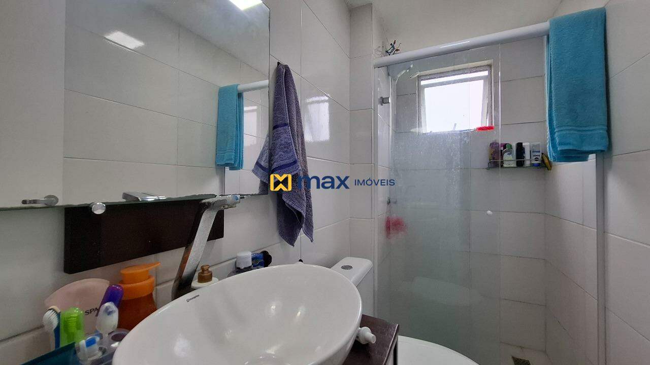 Apartamento à venda no Espinheiros: Banheiro social