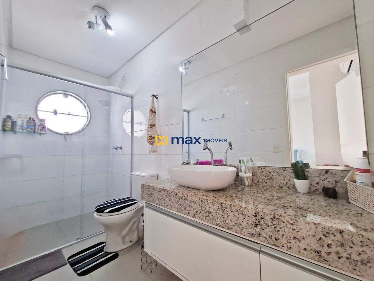 Casa à venda no Centro: Banheiro Suíte