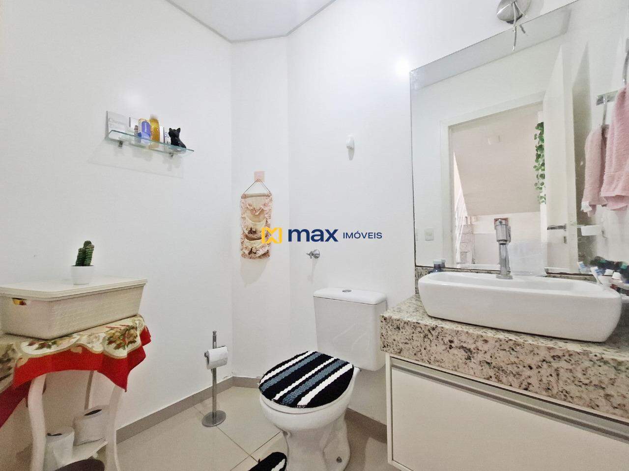 Casa à venda no Centro: Lavabo