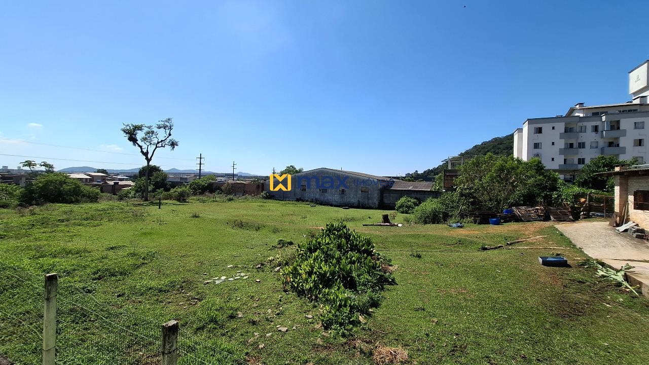 Apartamento para aluguel no Espinheiros: Vista Sacada