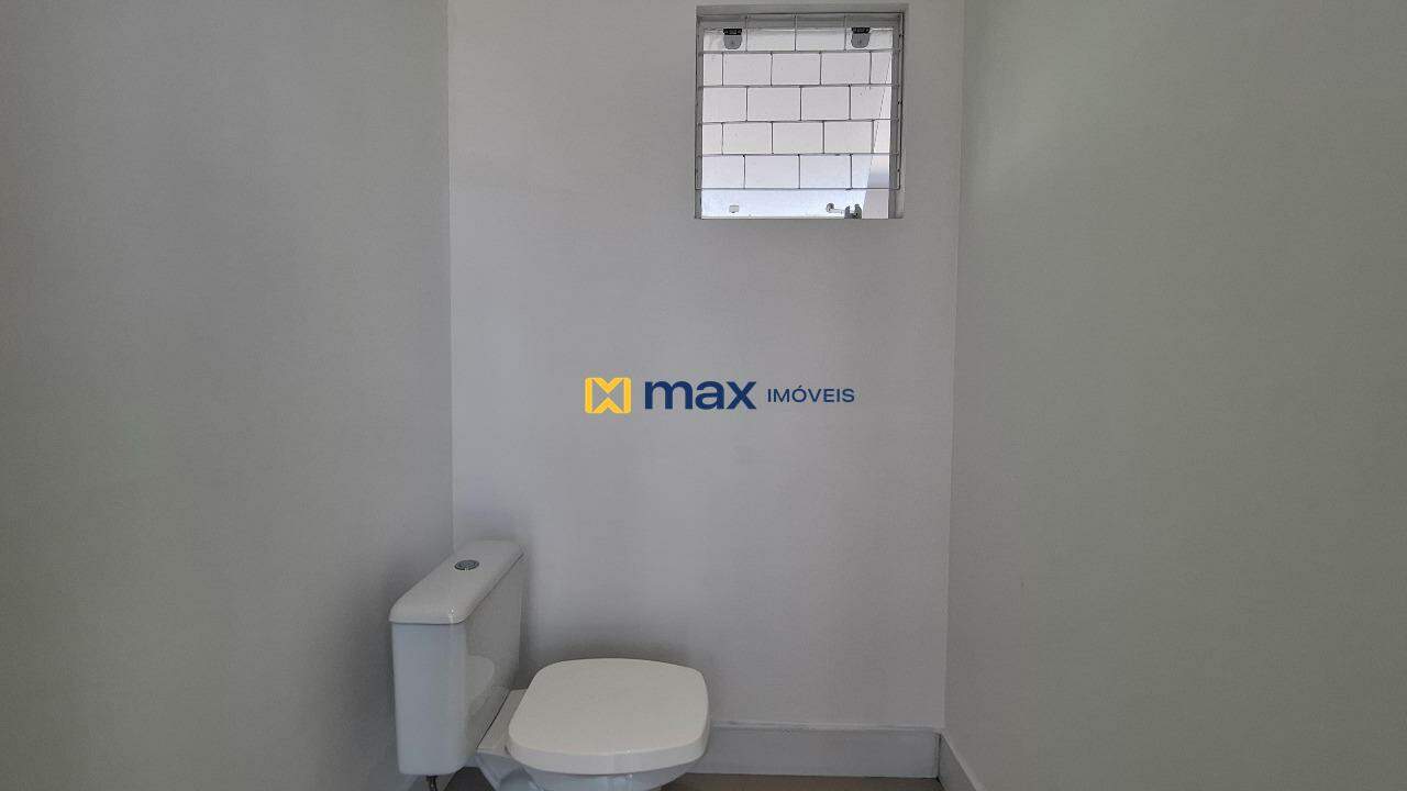 Sala para aluguel no Praia dos Amores: Banheiro social