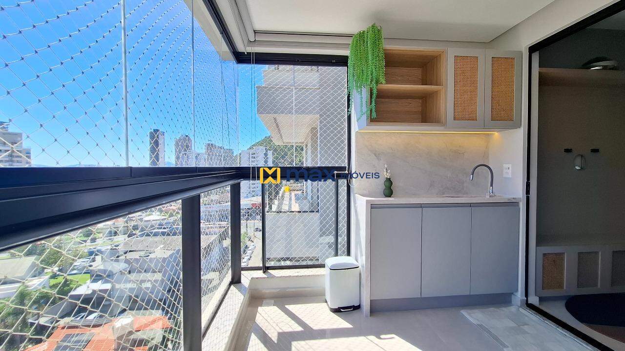 Apartamento à venda no Fazenda: Sacada com churrasqueira