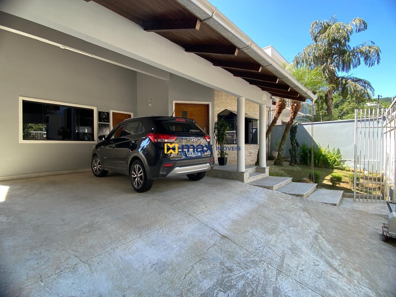 Casa à venda no Ressacada: Área externa/garagem