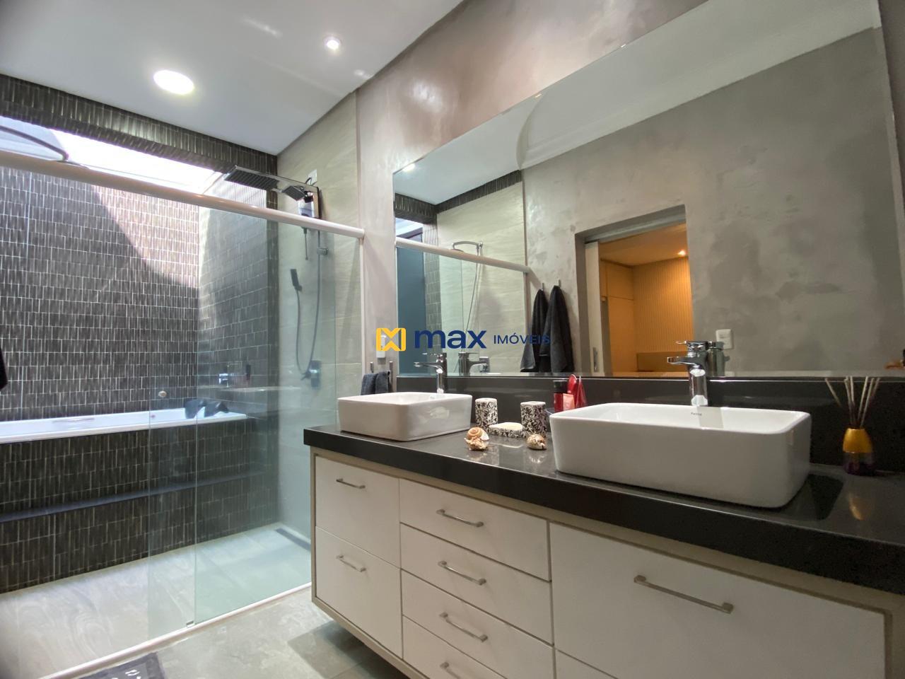 Casa à venda no Ressacada: Banheiro suíte