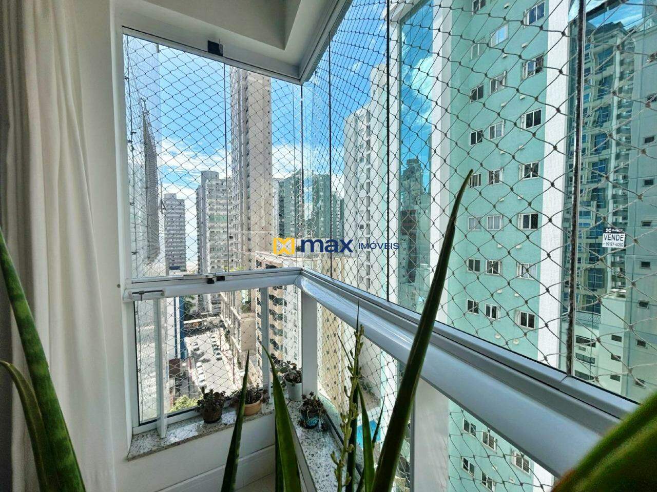 Apartamento para aluguel no Centro: Sacada Sala (Vista Mar)