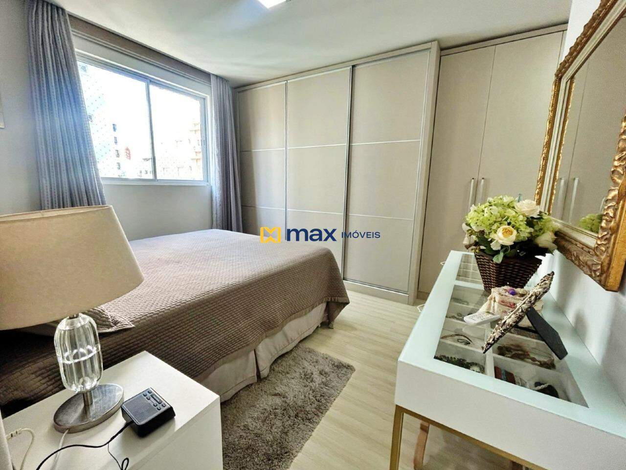 Apartamento para aluguel no Centro: Suíte 3 (Janela com Vista Mar)