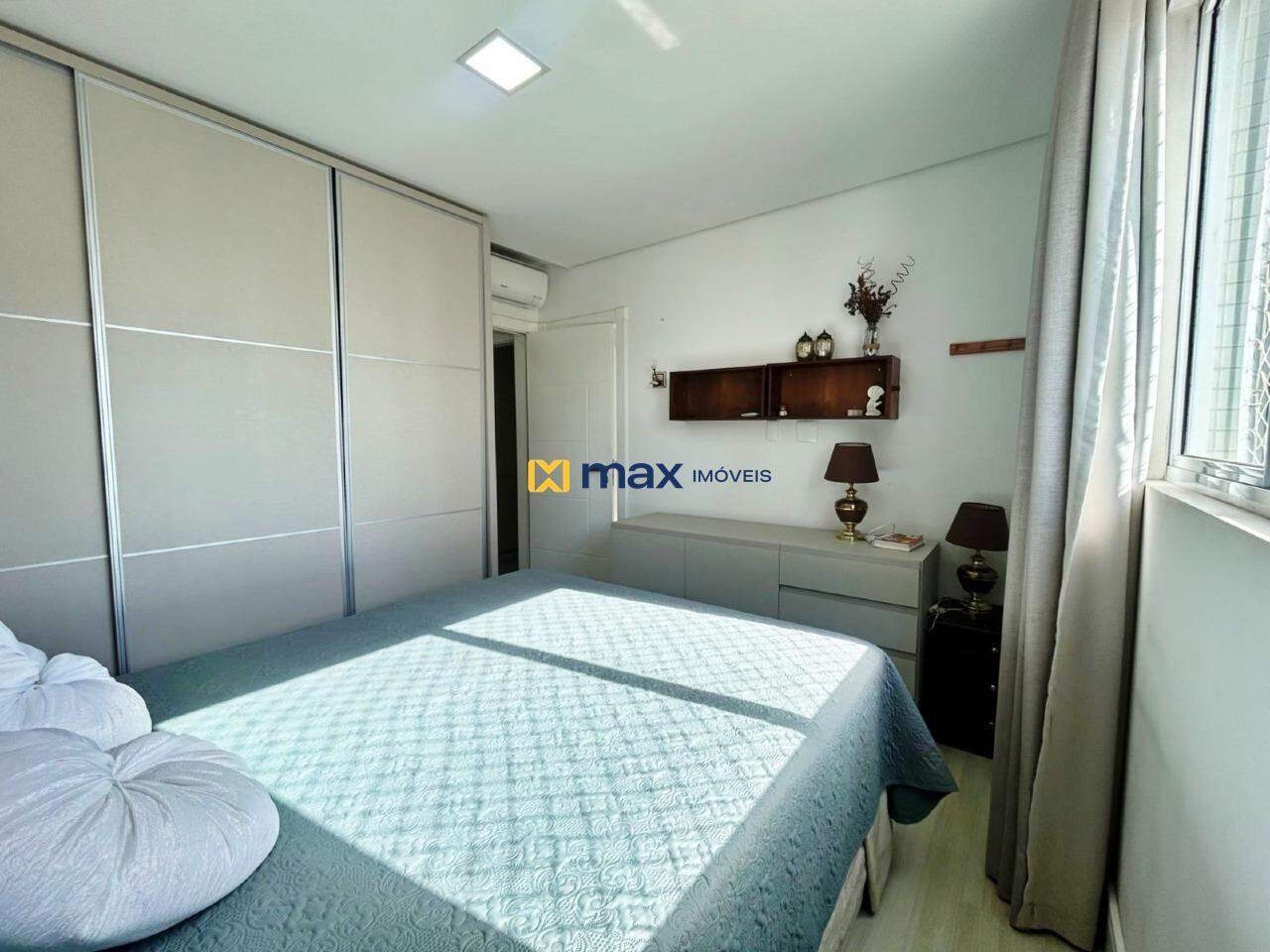 Apartamento para aluguel no Centro: Suíte 2 (Janela com Vista Mar)