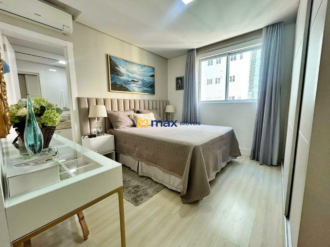 Apartamento para aluguel no Centro: Suíte 3 (Janela com Vista Mar)