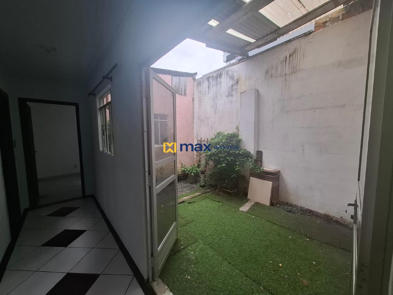 Casa para aluguel no Centro: Jardim Interno