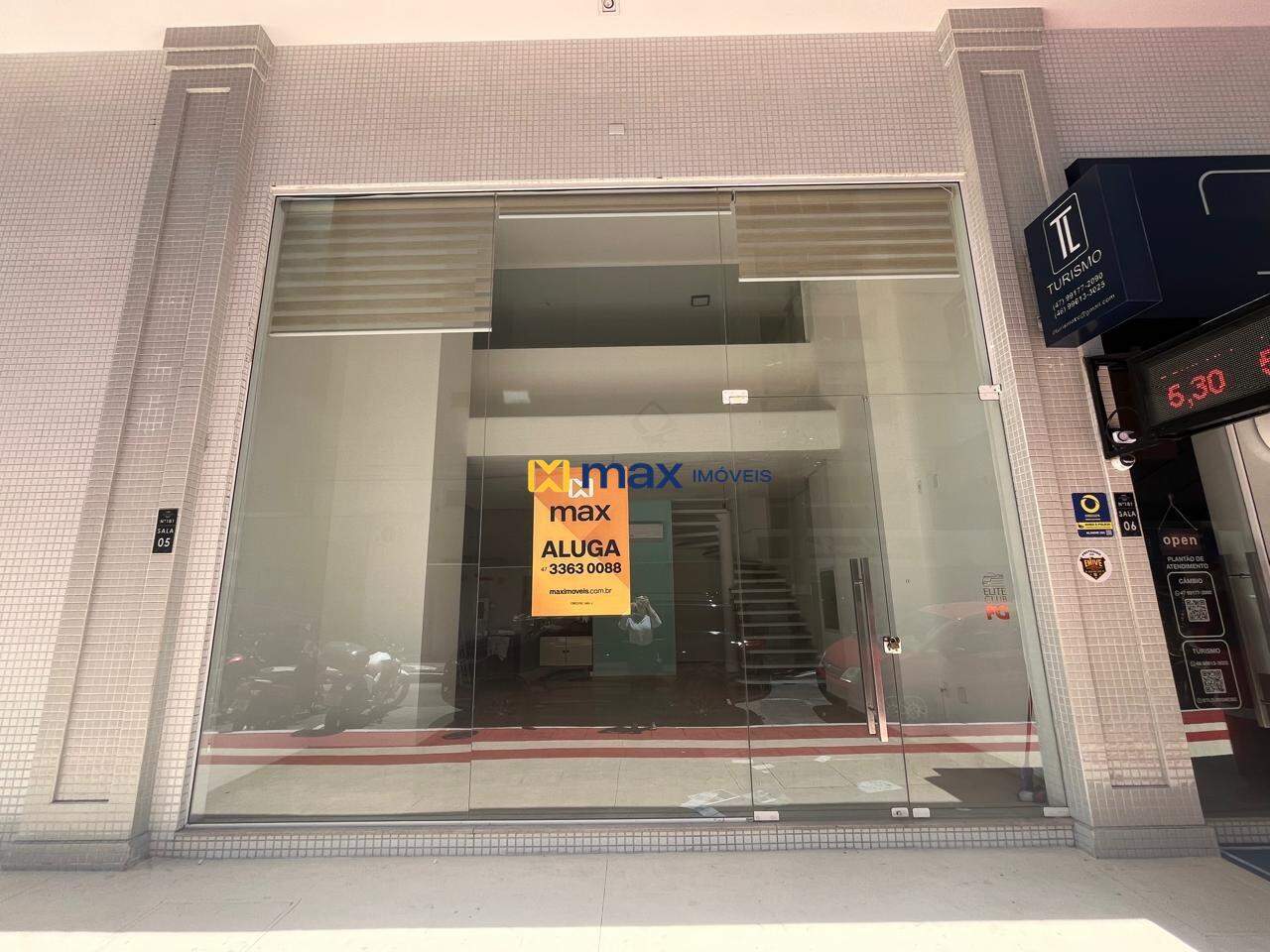 Sala à venda no Centro: Fachada