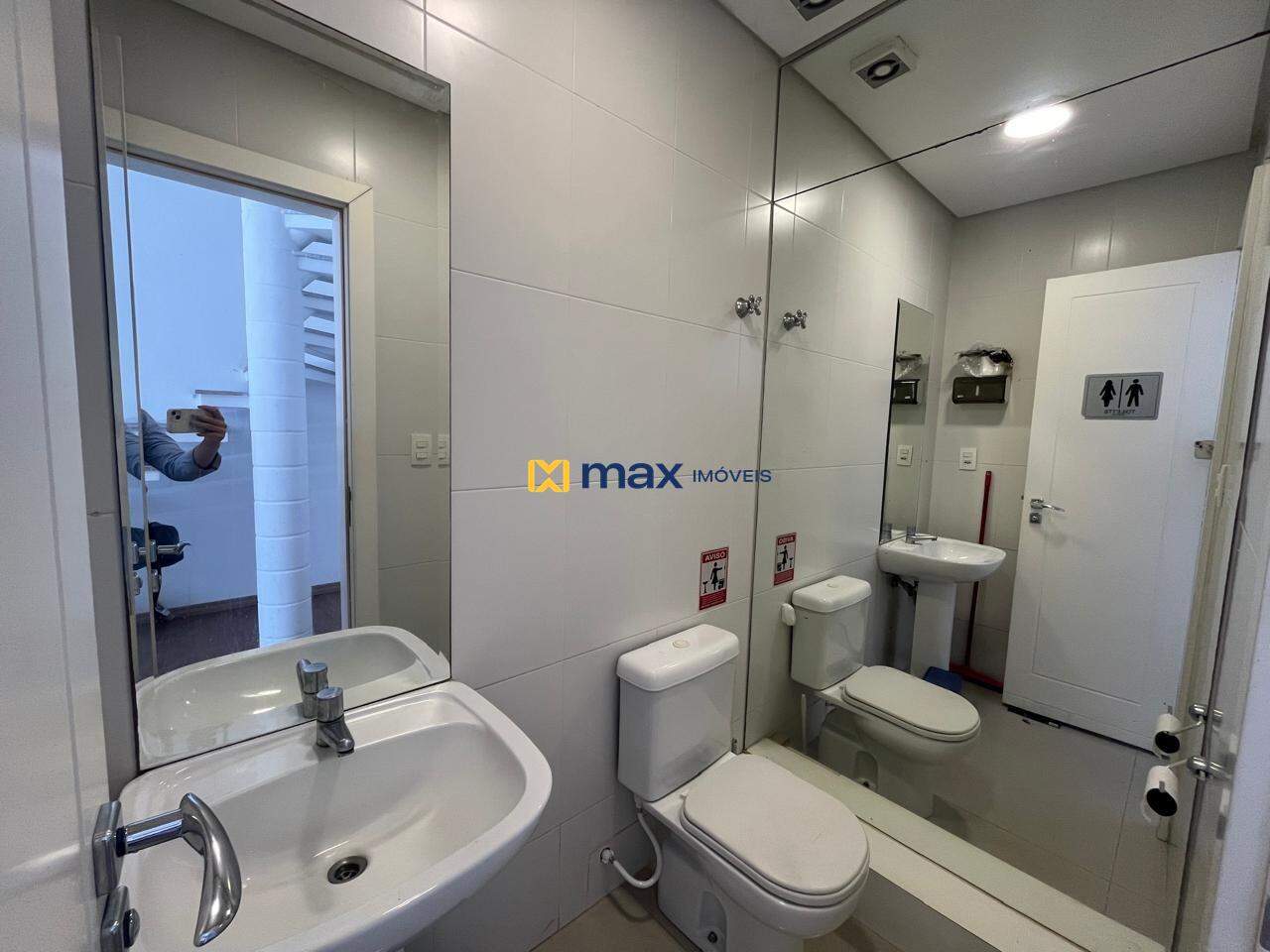 Sala à venda no Centro: Lavabo