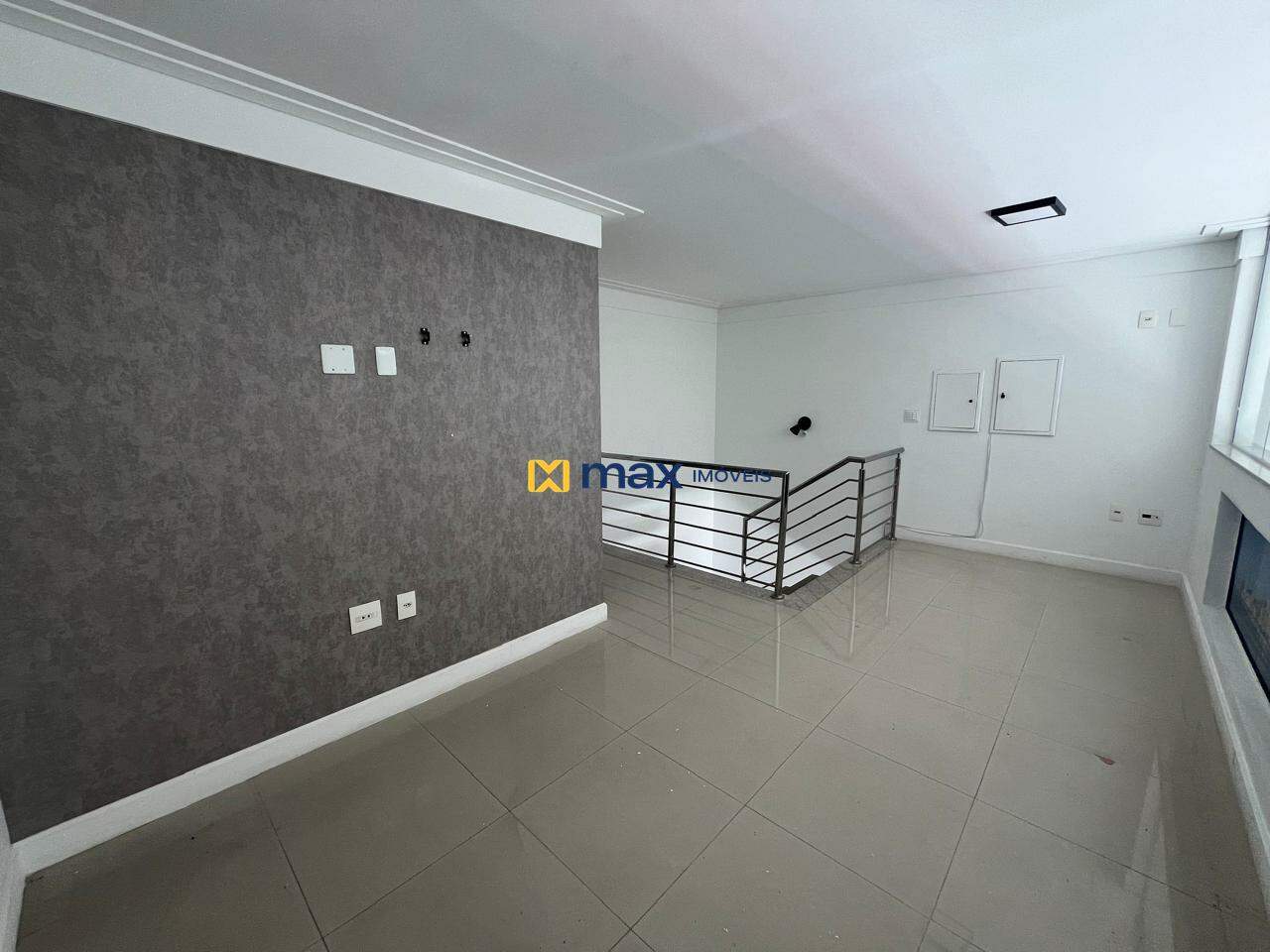 Sala à venda no Centro: Mezanino