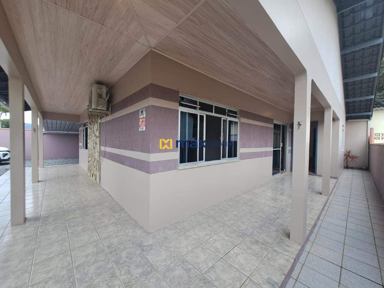 Casa à venda no gravatá: Fachada lateral