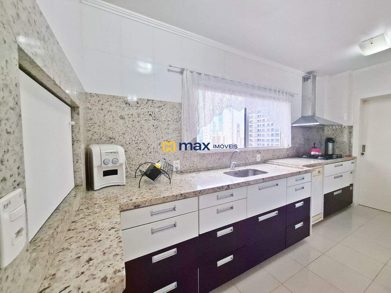 Apartamento à venda no Centro: Cozinha com churrasqueira