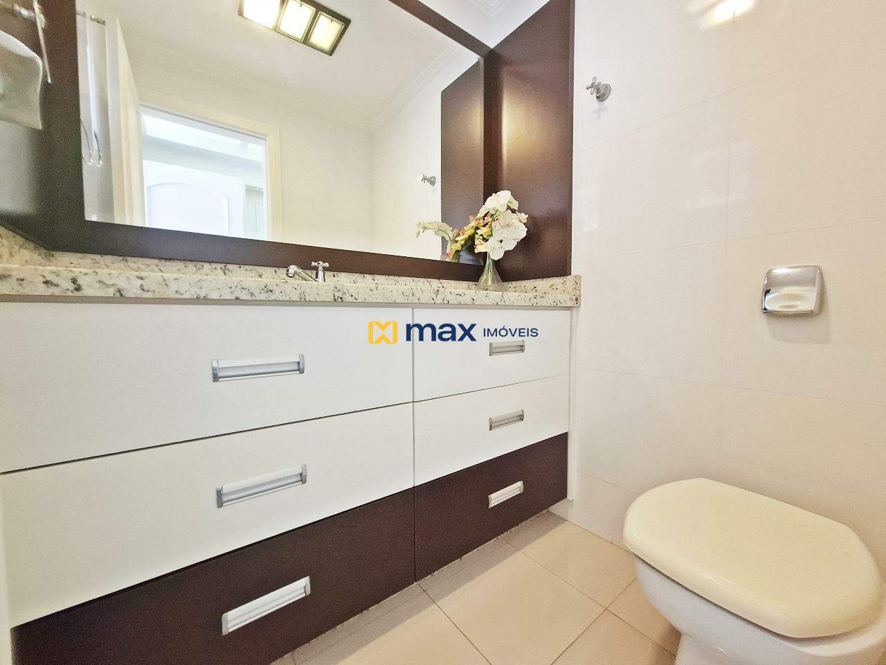 Apartamento à venda no Centro: Lavabo