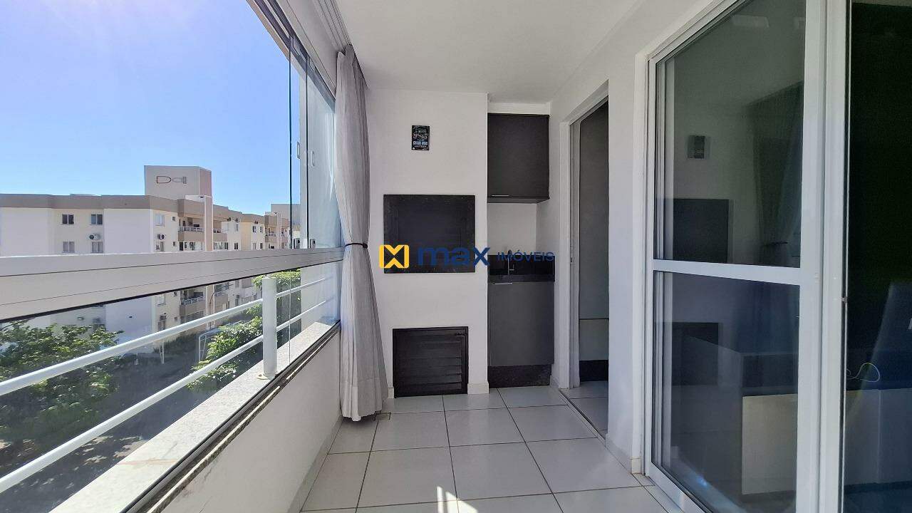Apartamento à venda no Espinheiros: Sacada com churrasqueira