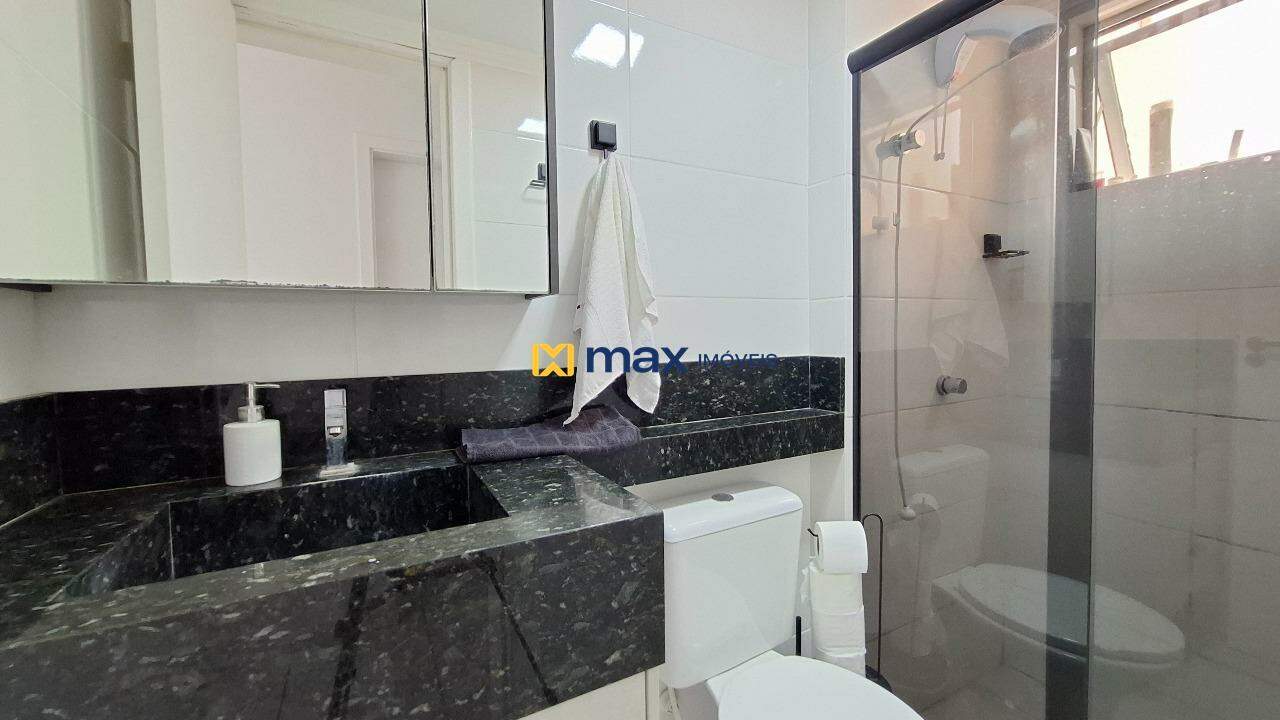 Apartamento à venda no Espinheiros: Banheiro social
