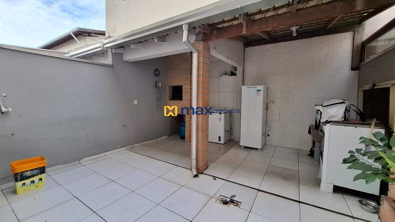 Casa à venda no Cordeiros: Espaço churrasqueira