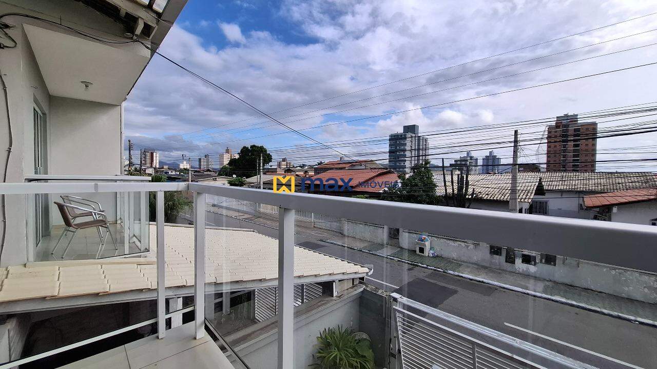 Casa à venda no Cordeiros: Sacada suíte