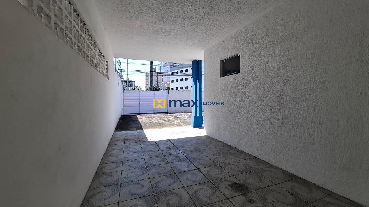 Casa Comercial para aluguel no Centro: Garagem