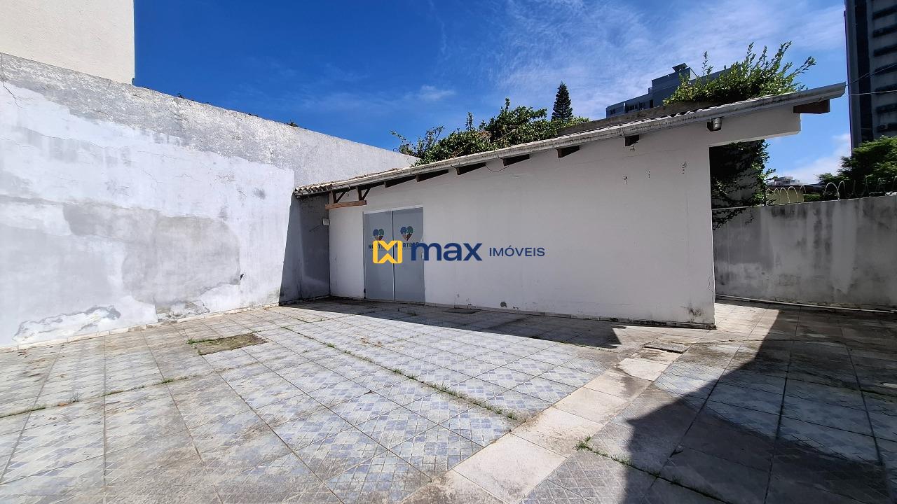 Casa Comercial para aluguel no Centro: Área externa