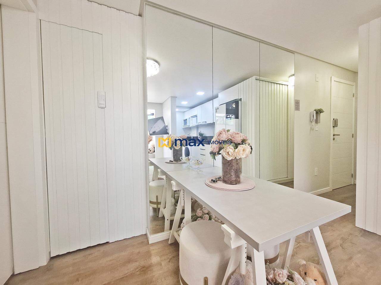 Apartamento à venda no Barra: Sala/Closet com senha