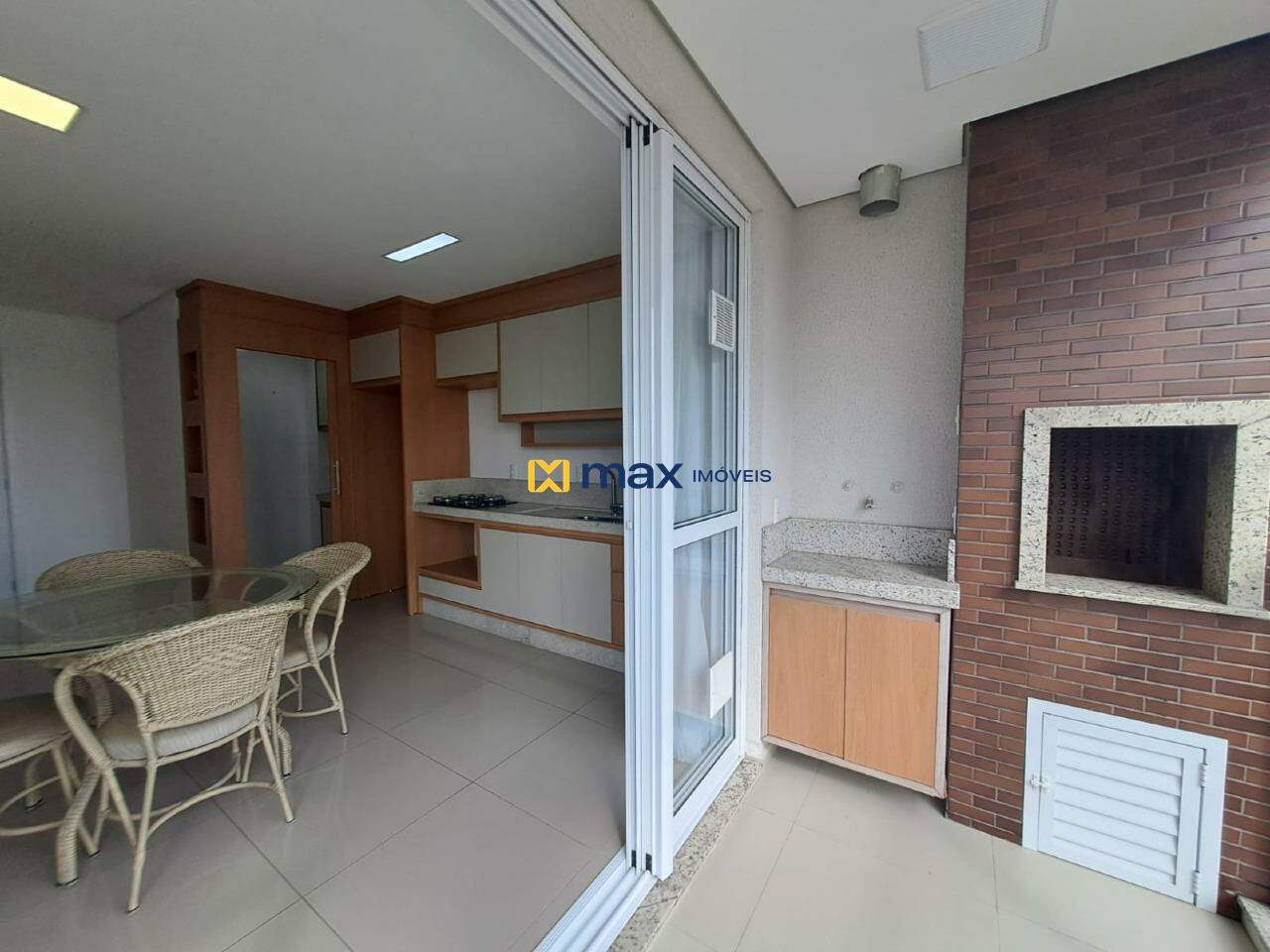 Apartamento para aluguel no Centro: Sacada com churrasqueira