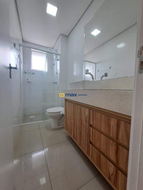 Apartamento para aluguel no Centro: Banheiro social