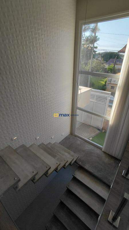 Casa à venda no Gravatá: ESCADA COM PÉ DIRETO DUPLO
