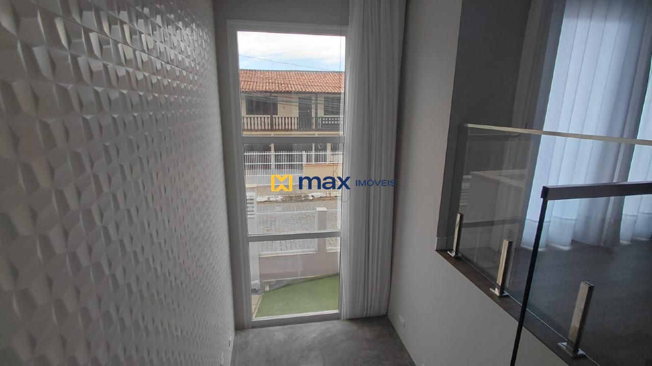 Casa à venda no Gravatá: ESCADA