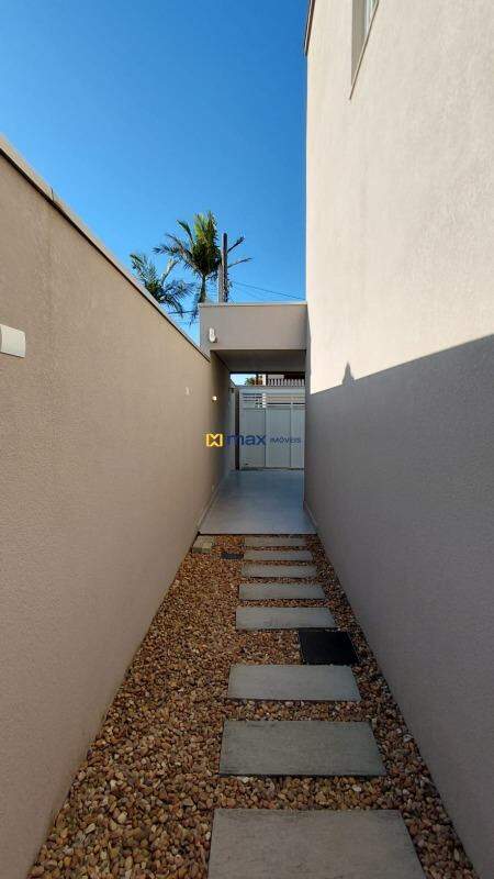 Casa à venda no Gravatá: CORREDOR LATERAL