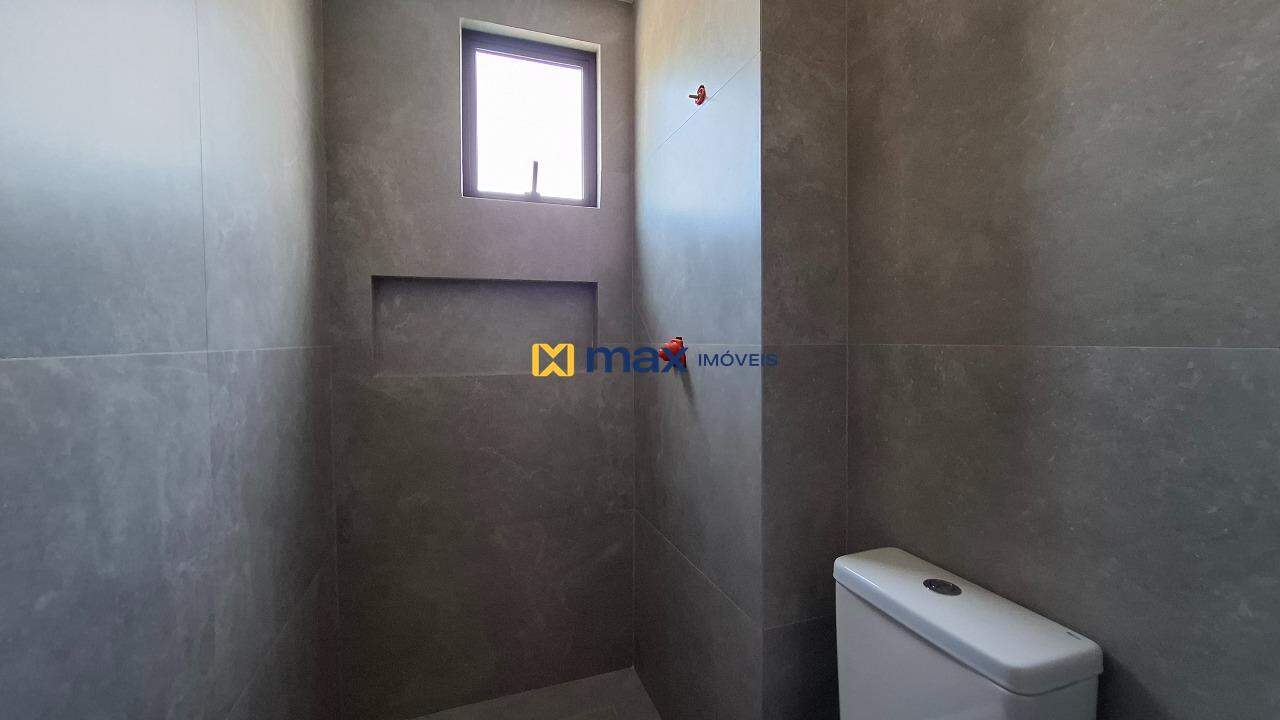 Apartamento à venda no Fazenda: Banheiro demi-suítes.