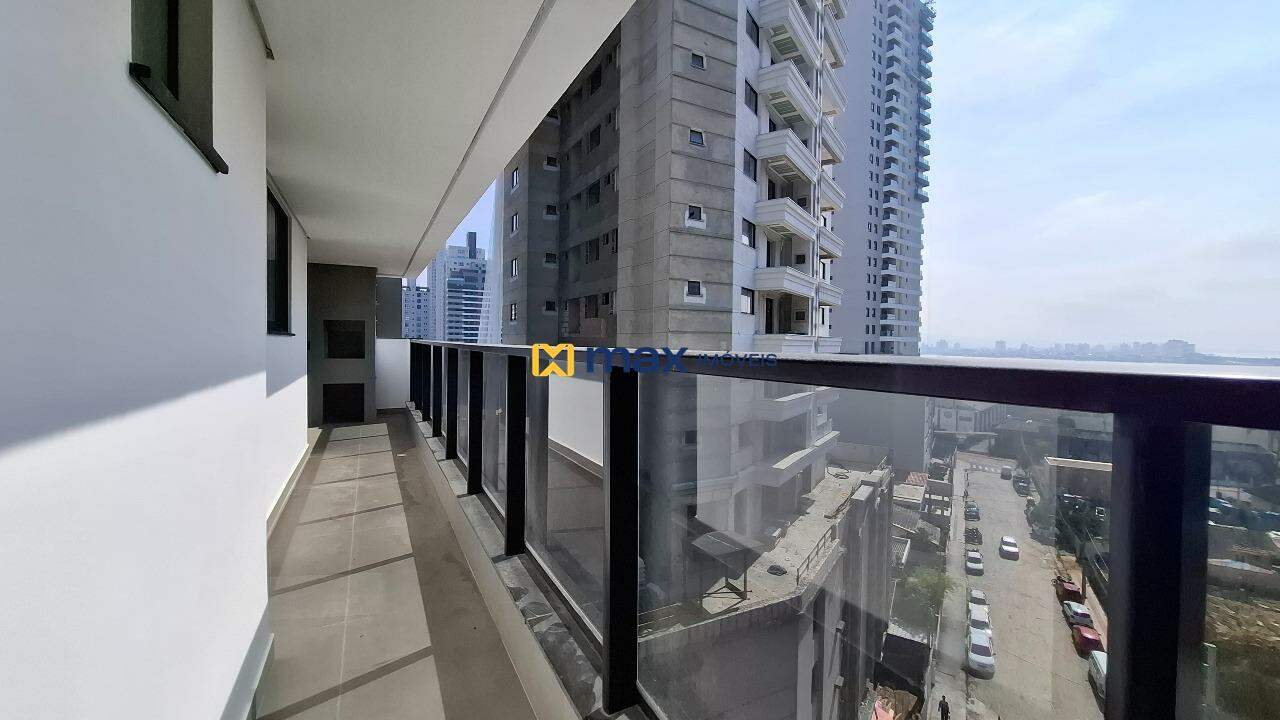 Apartamento à venda no Fazenda: Sacada com churrasqueira