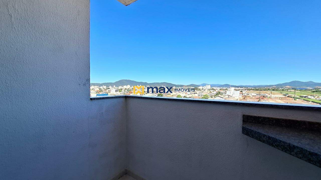 Apartamento à venda no Cordeiros: Sacada com churrasqueira