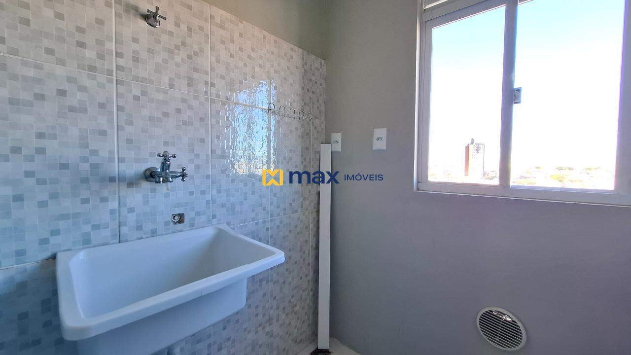 Apartamento à venda no Cordeiros: Área de serviço