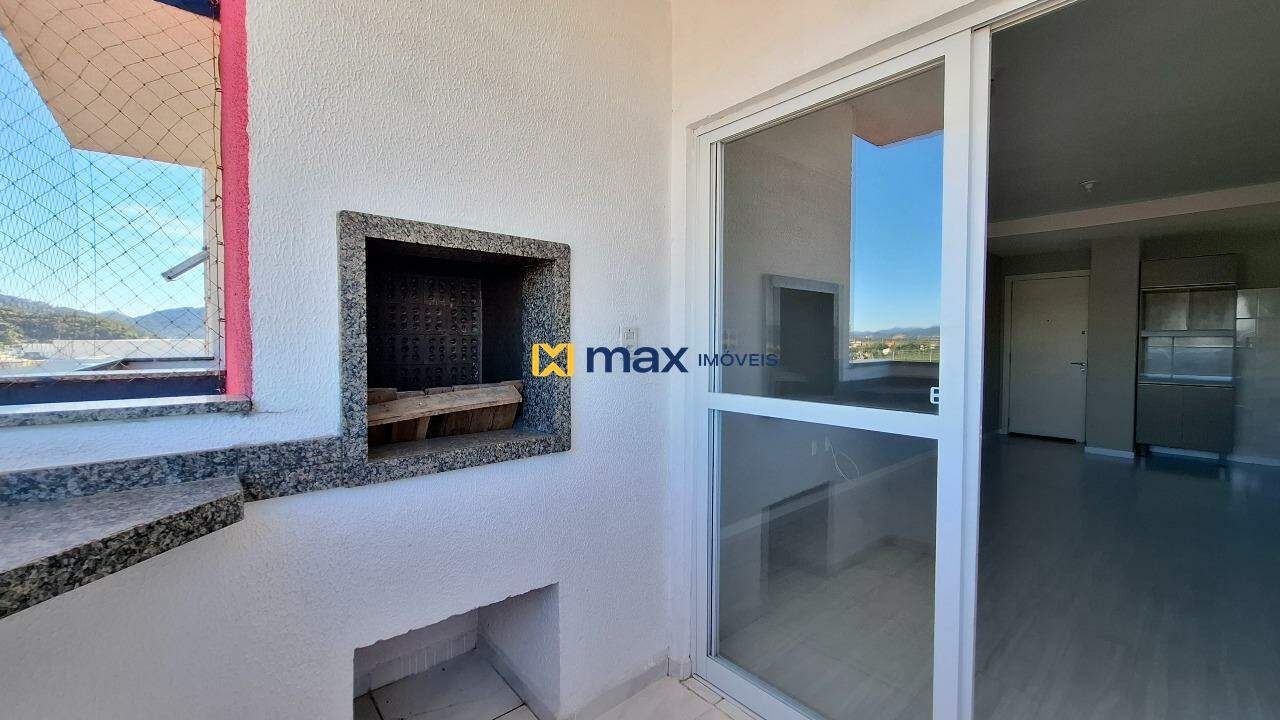 Apartamento à venda no Cordeiros: Sacada com churrasqueira