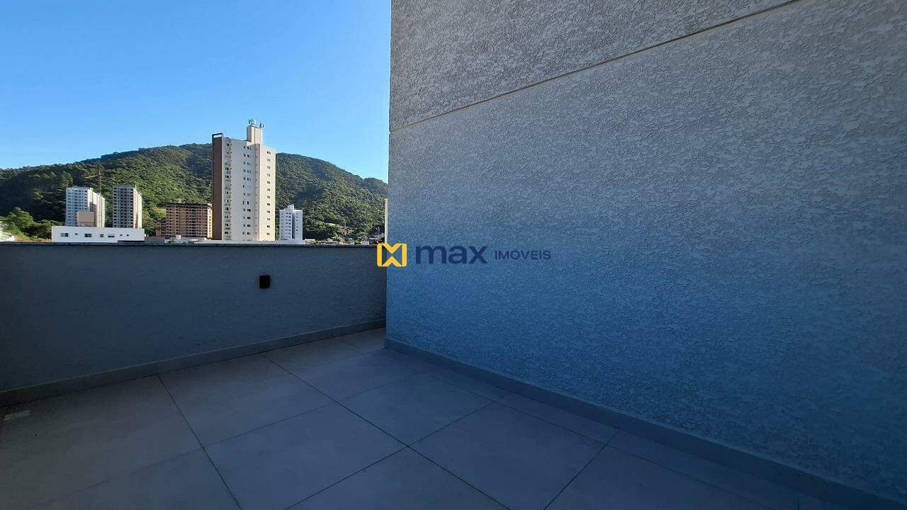 Apartamento à venda no Fazendinha: Sacada com churrasqueira