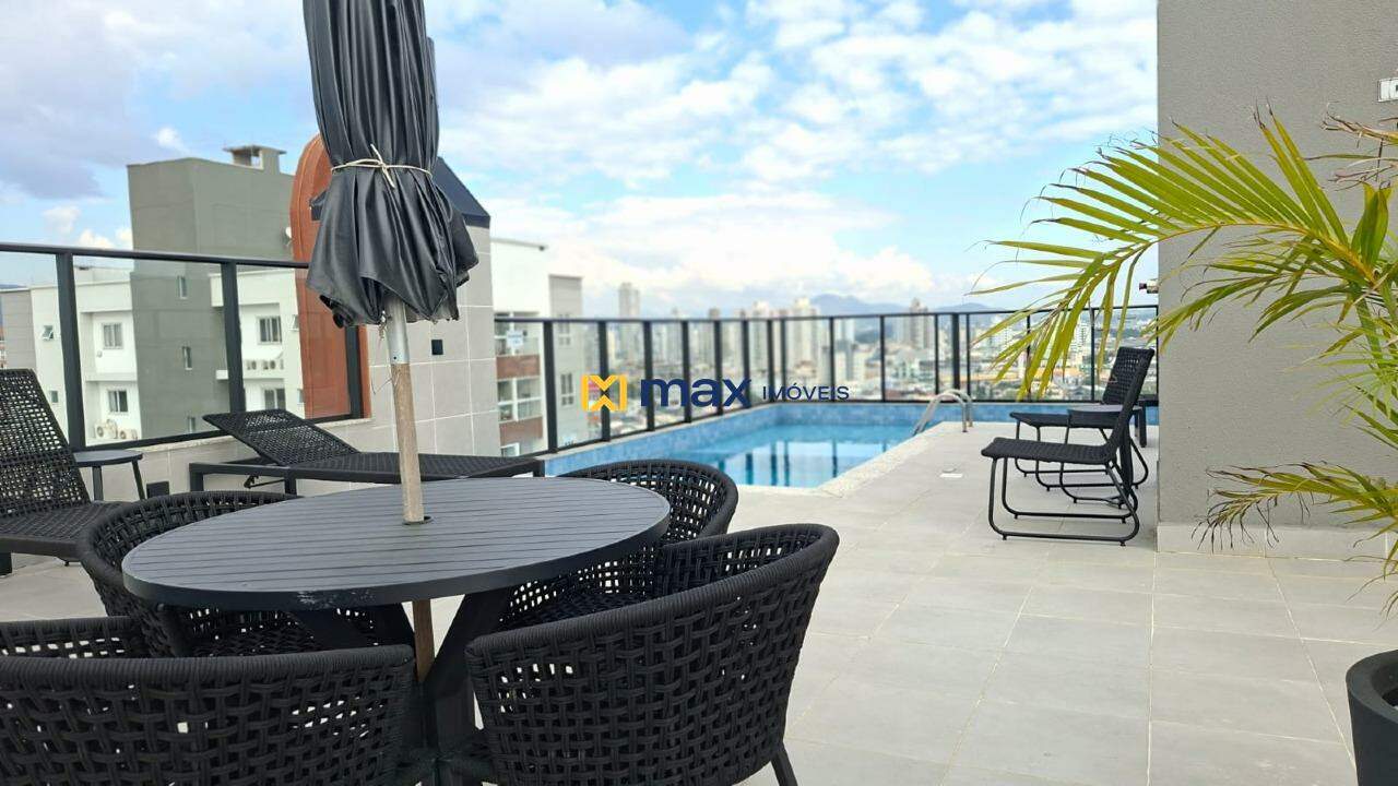 Apartamento para aluguel no São João: Área da piscina
