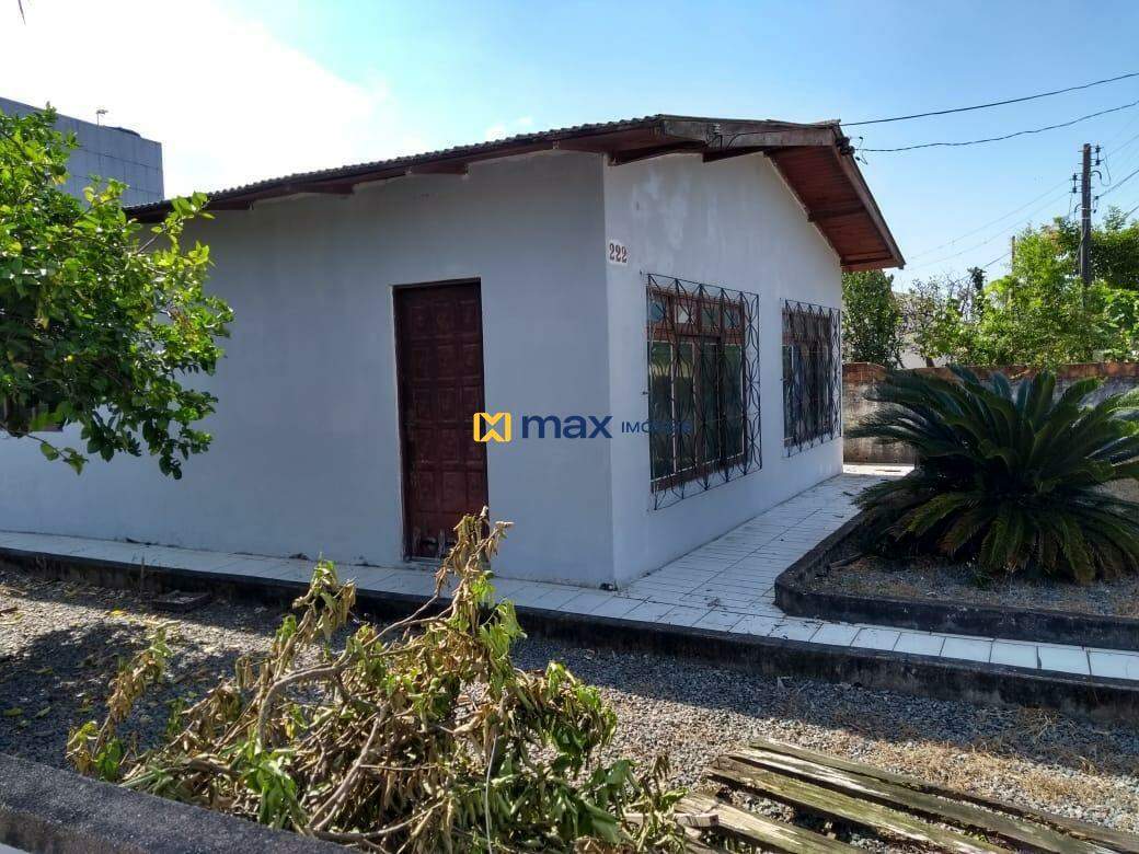 Casa à venda no Centro: FACHADA