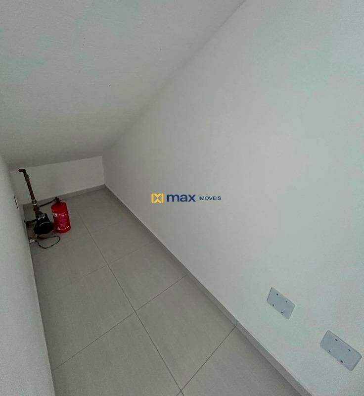 Casa à venda no Centro: Depósito abaixo da Escada