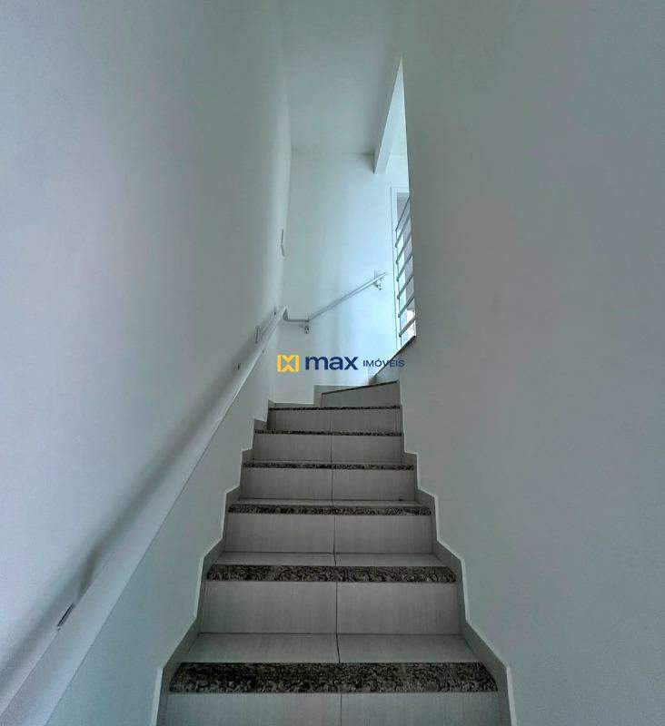 Casa à venda no Centro: Escadas