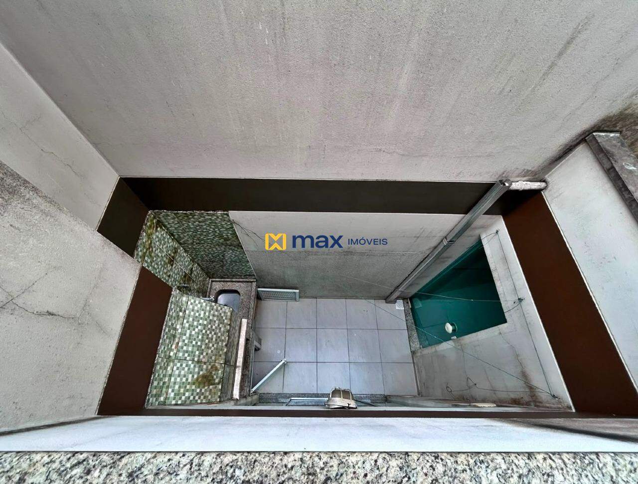 Casa à venda no Centro: Fundos