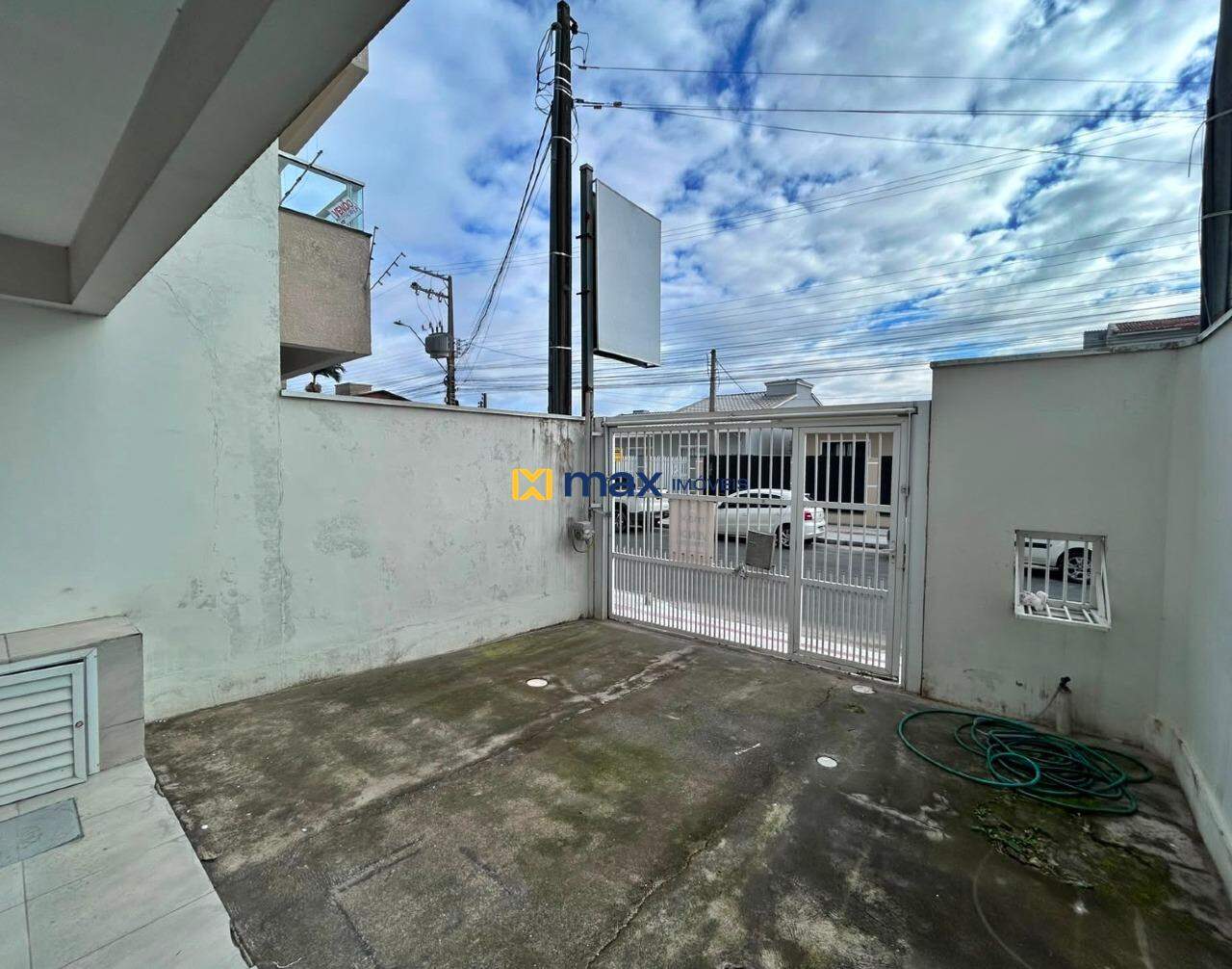 Casa à venda no Centro: Frente (garagem) 
