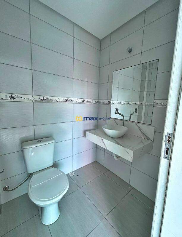 Casa à venda no Centro: Lavabo 